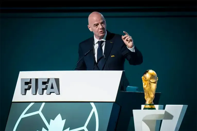 Infantino defendió la organización del Mundial y respondió a las críticas: «Mientras ustedes dividen, nosotros unimos»
