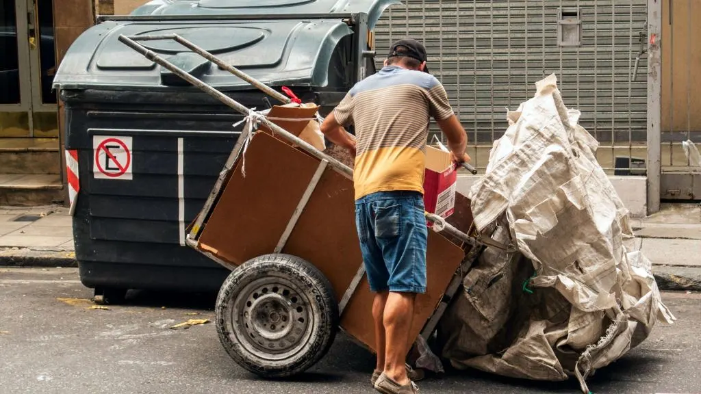 Ingresos: cuánto necesita por mes una familia porteña para no caer bajo la línea de pobreza