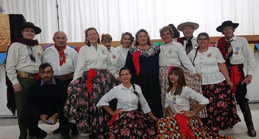Invitan a encuentro patrio en la Escuela 57 de Colonia Merou: Se presentarán los grupos “Sangre Argentina” y “Sinchi”