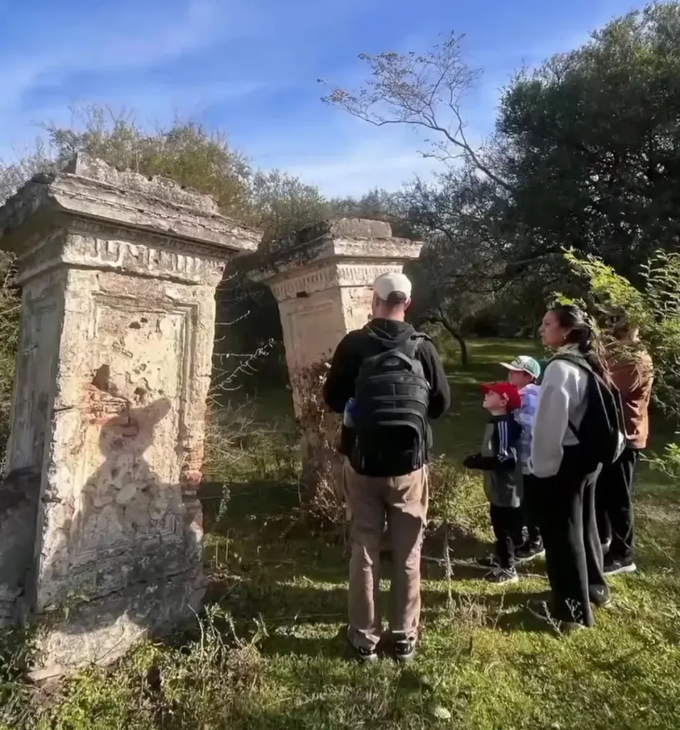 Invitan a una caminata guiada por los senderos del Palacio San José este sábado