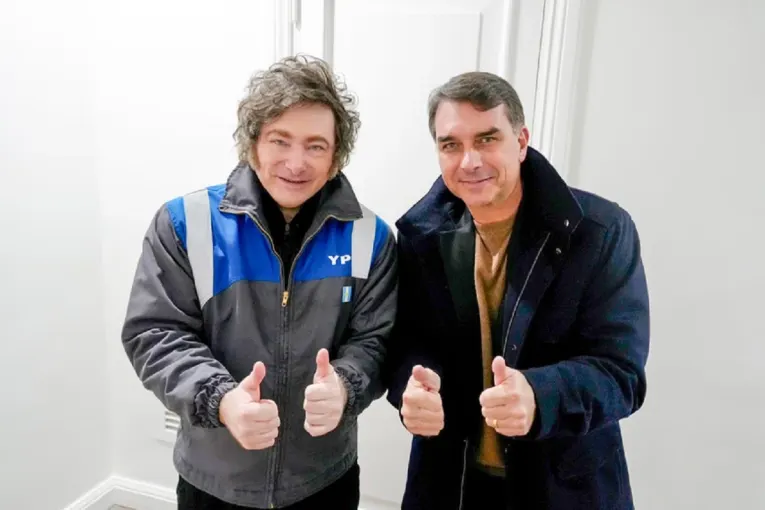 Javier Milei confirmó que viajará en julio a Brasil para apoyar a Flavio Bolsonaro