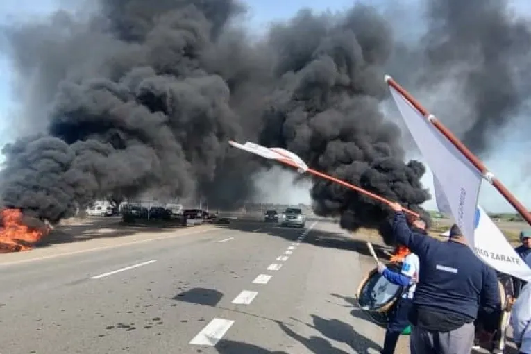 Jornada de protesta contra el “industricidio”: trabajadores y sindicales se manifiestan en ruta 14