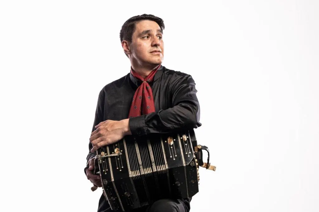 Julio Chivel lanza su primer EP en Spotify