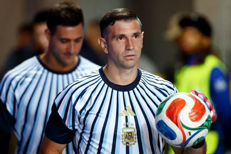 Juventus ofreció 20 millones de dólares para quedarse con “Dibu” Martínez