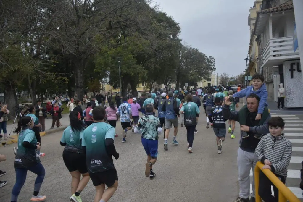 La Paz corrió por su aniversario: más de 120 participantes fueron parte de la gran fiesta deportiva