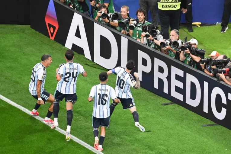 La Selección argentina se enfrenta con Suiza, en busca de un lugar en las semifinales del Mundial 2026
