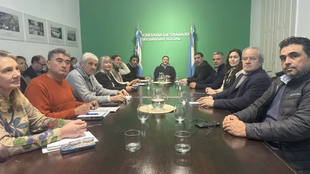 Los gremios docentes rechazaron la oferta salarial y no descartan un aumento por decreto