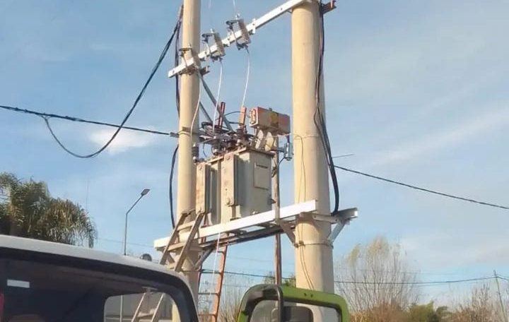 Mocoretá: instalaron un transformador para abastecer de energía al loteo del programa “Mi Primer Lote”