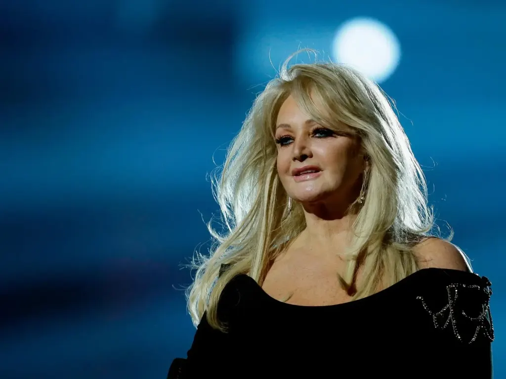 Murió la cantante Bonnie Tyler, conocida en nuestro fútbol por su hit reversionado «It’s a Heartache»: «Jugadores…»