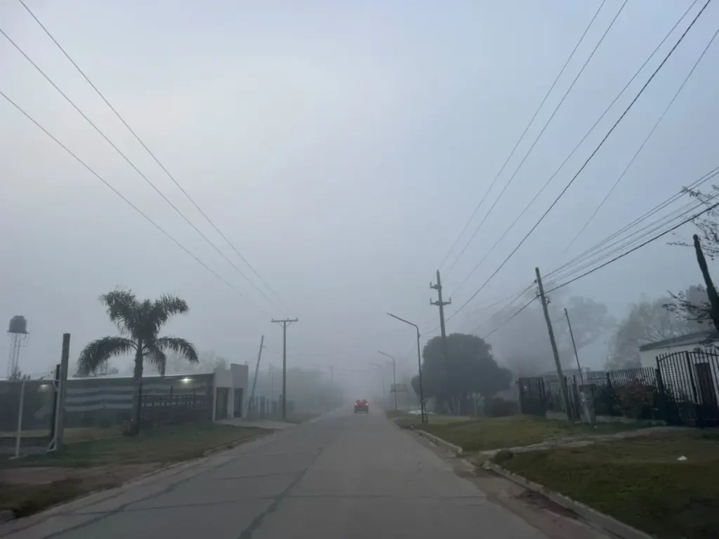Neblina y movimiento comercial en el feriado: algunos locales abrieron sus puertas en Concepción del Uruguay