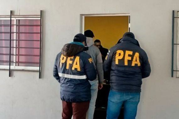 Por presunta corrupción, allanaron un municipio de Corrientes y la casa del intendente