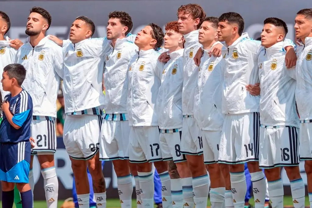 Primeras palabras de Senesi después del Mundial: “Vamos a seguir dejando todo por esta camiseta”