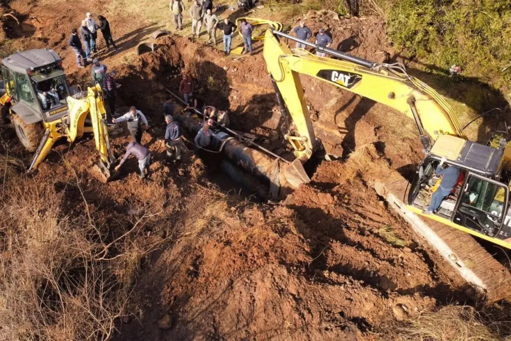 Reparado el caño que dejó sin agua a la ciudad, realizan pruebas y esperan que el servicio se reanude en las próximas horas