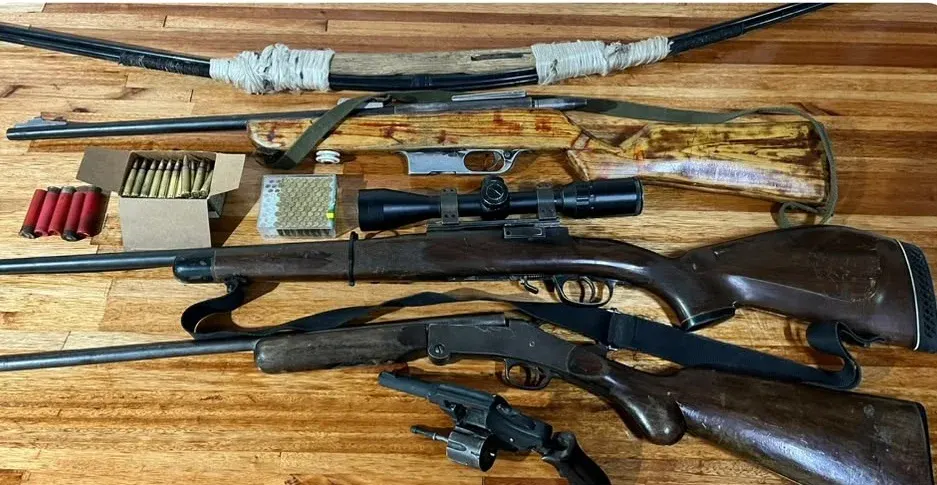Secuestran armas y detienen a dos hombre tras tres allanamientos por abigeato