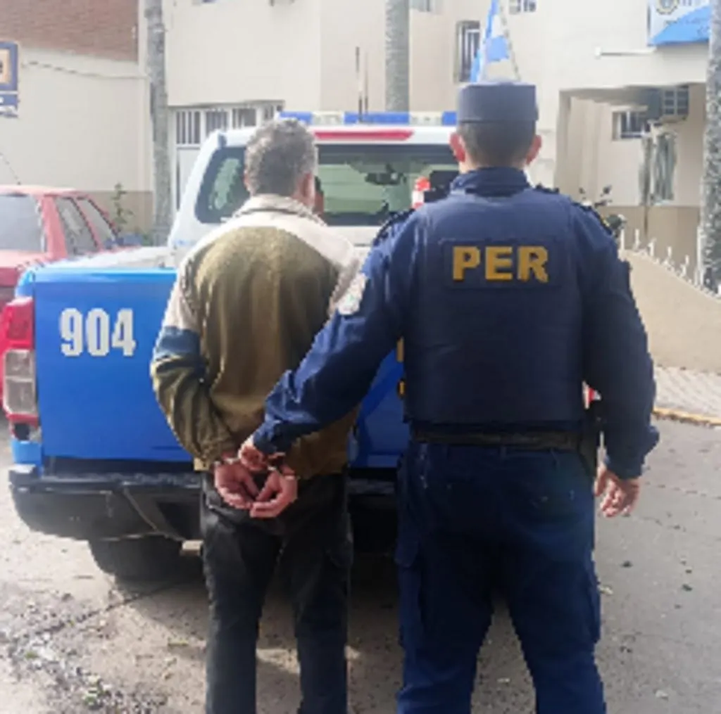 Tenía prohibición de acercamiento y lo detuvieron al estar presente en la vivienda