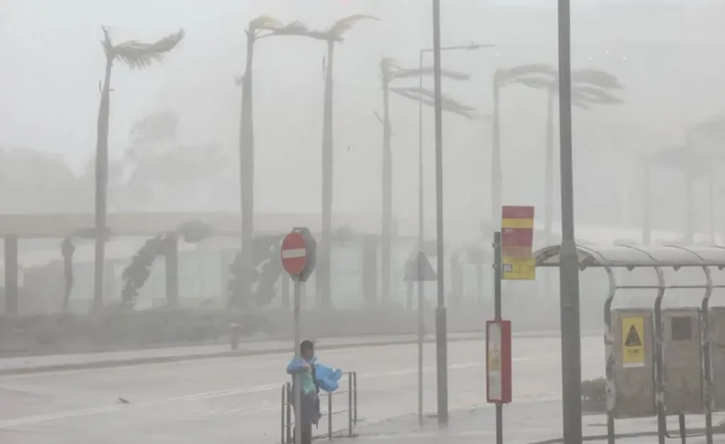Tifón Bavi azota Taiwán, dejando decenas de heridos y provocando evacuaciones masivas