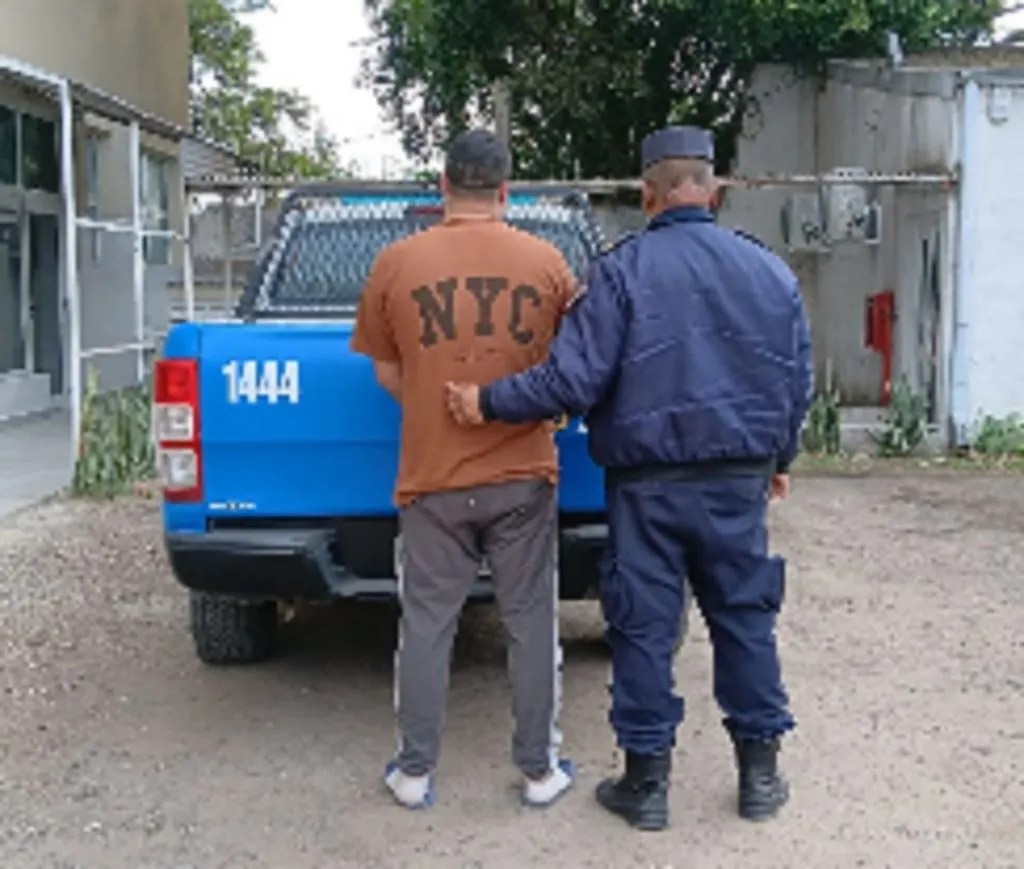 Tomó a su mujer del cuello, la amenazó de muerte y fue detenido