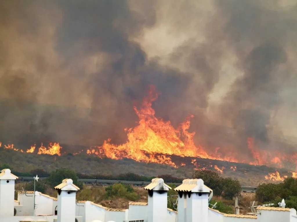 Un incendio forestal dejó una docena de muertos y desaparecidos en el sur de España