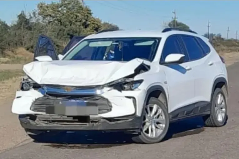 Una camioneta y un auto protagonizaron un fuerte impacto sobre la ruta 18