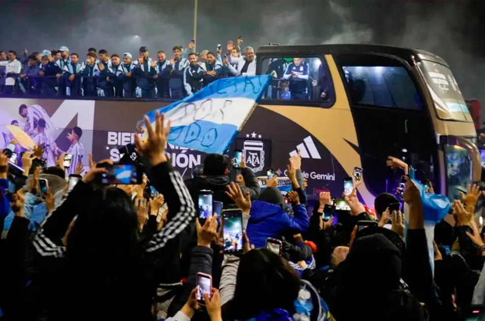 Una multitud recibió a la Selección Argentina