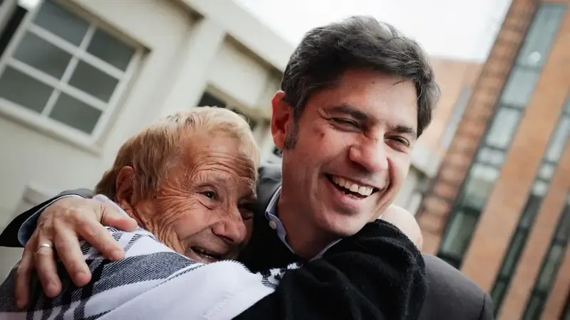 Varias encuestas muestran que Kicillof se consolida como el principal líder opositor a Milei