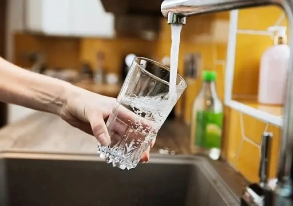 Vecinos vuelven a denunciar cortes de agua: atribuyen la situación al uso indebido y a pérdidas en distintos sectores