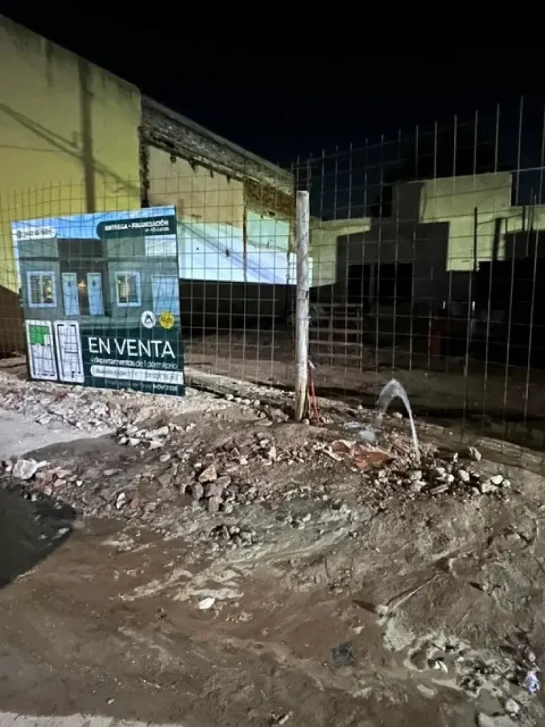 Ya fue reparada la pérdida de agua en la obra de Alem 367