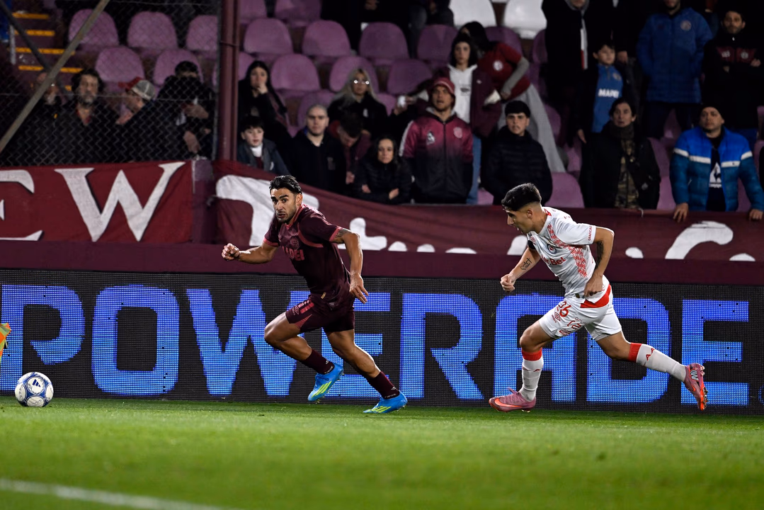 Argentinos Juniors empató con Lanús y se mantiene como único líder de su zona