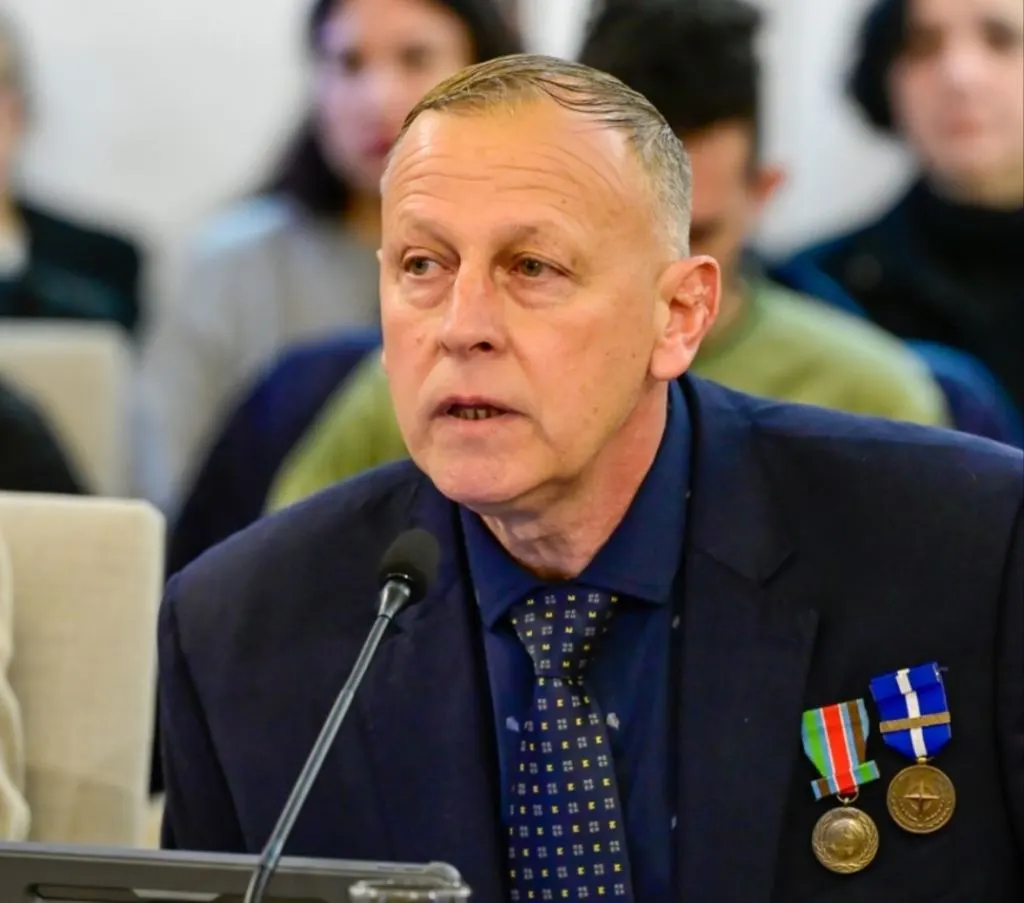 Asumió un libertario en el Concejo y fustigó el ajuste