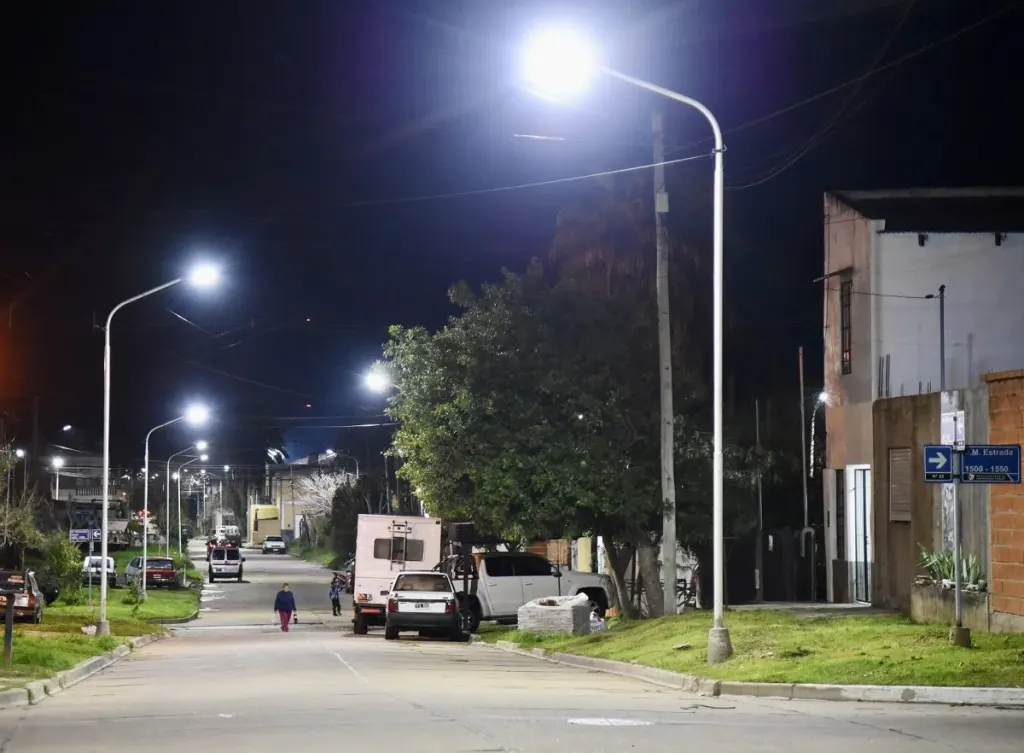 Barrio San Vicente cuenta con 414 nuevas luminarias LED