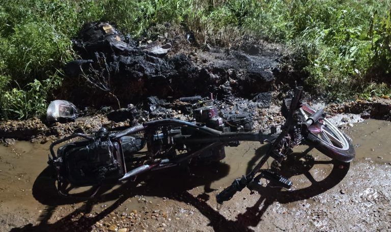 Bomberos de Mocoretá actuaron tras el incendio de una moto