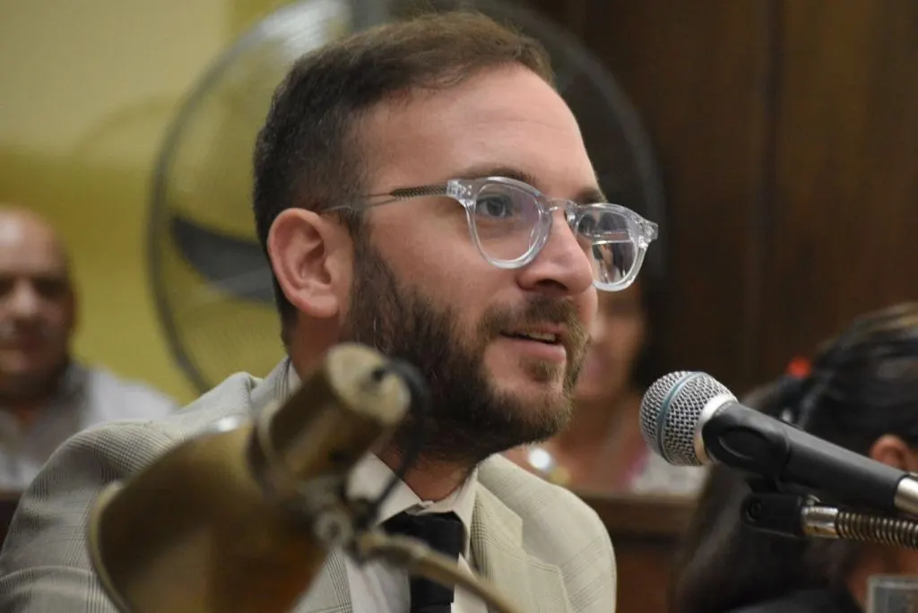 Bruto, brutal y canallezco: el concejal Sastre y el intento de convertir en opinión lo que la Justicia ya probó