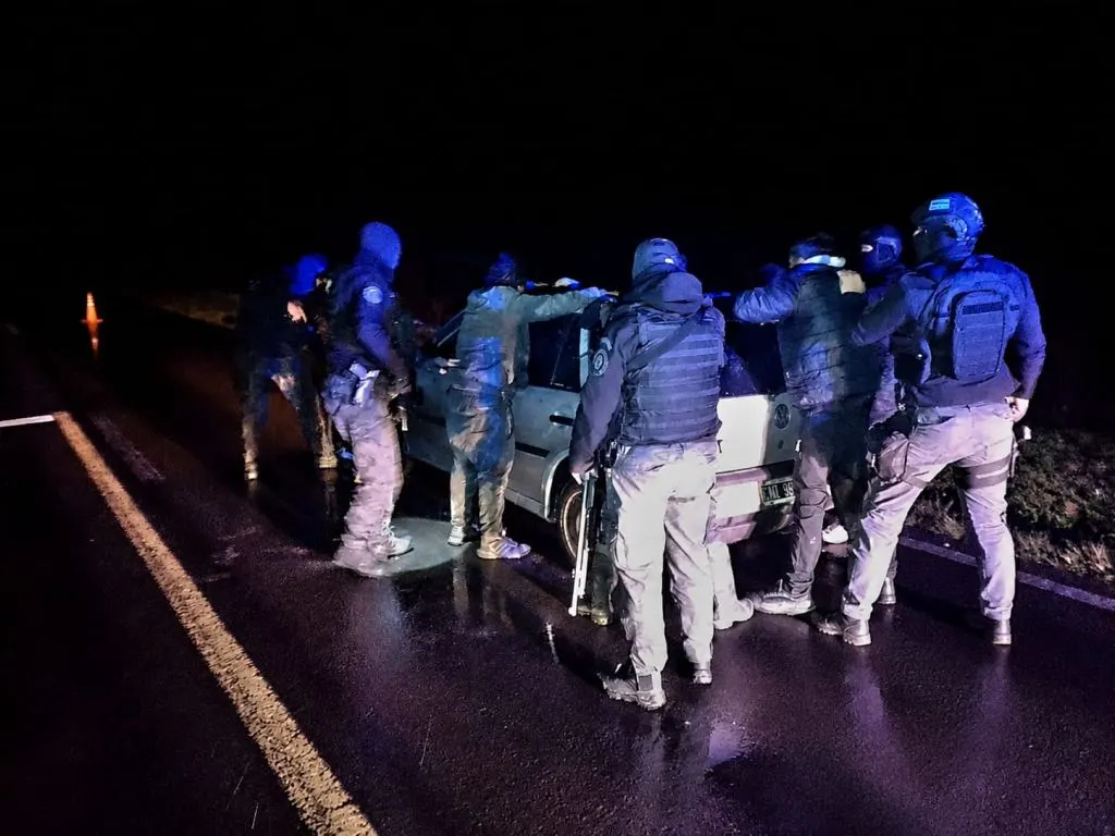 Cinco detenidos y droga secuestrada durante un operativo en la Ruta 6
