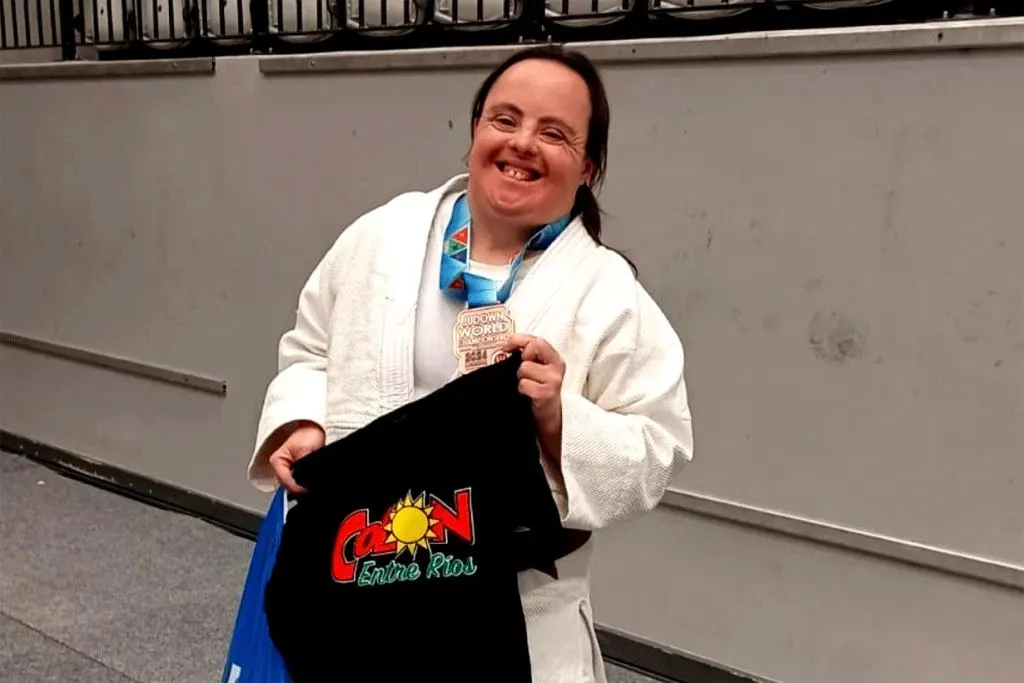 Colón y la Argentina en un podio internacional: judoca colonense ganó la medalla de bronce en el mundial de Suecia