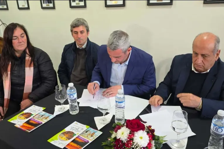 Colón y Santa Elena firmaron un convenio para fortalecer la cooperación turística
