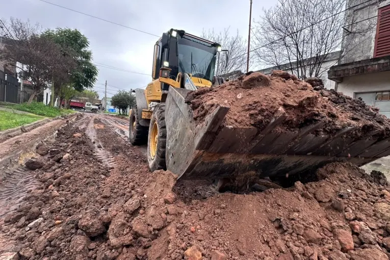 Comenzaron las tareas de desmonte sobre el tramo de calle Hernández comprendido entre Gervasio Méndez y San Martín
