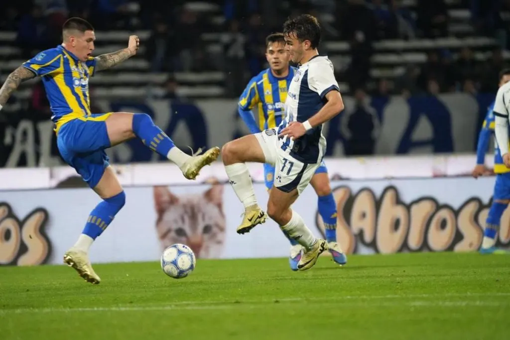 Con dos goles de Di María, Central empató con Talleres en Córdoba