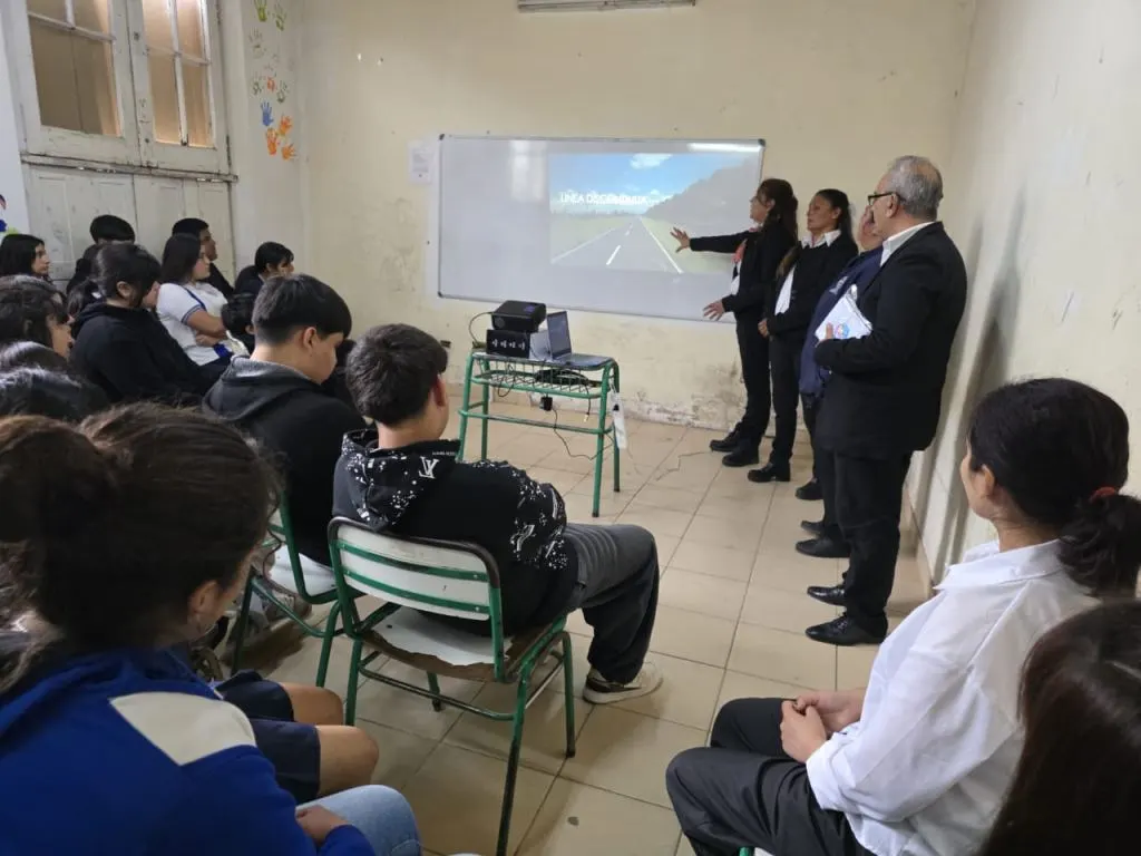 Continúan las charlas de educación vial en las escuelas de La Paz