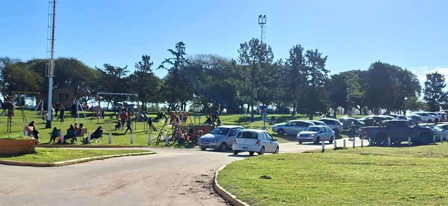 Domingo a pleno sol: Vecinos reclaman por los sanitarios del Parque de la Ciudad