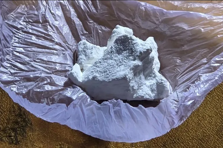 Dos trozos de cocaína y más droga dosificada fue secuestrada en zona norte de Concordia