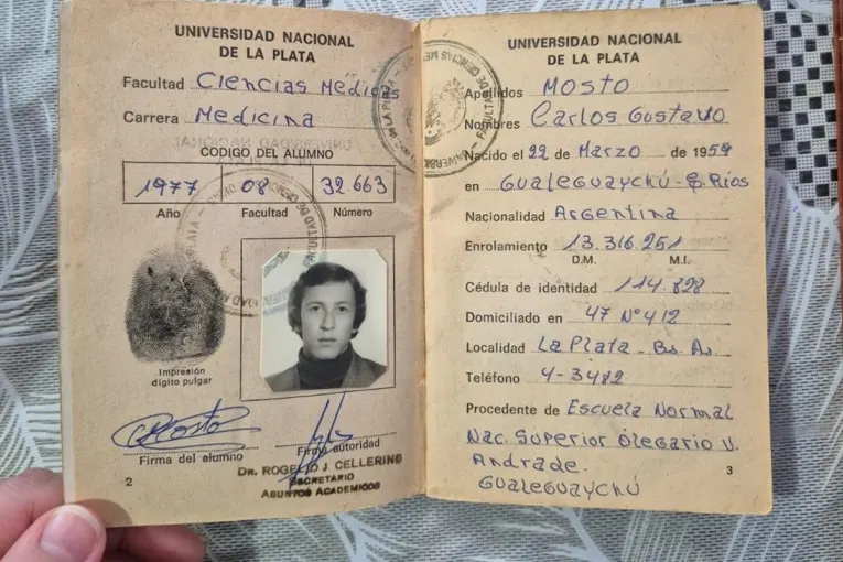 El «ángel de los pozos»: el emotivo legado de Carlos Mosto reconstruido a través de las cartas y objetos que guarda su familia