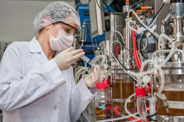 El anuncio del éxito de la primera vacuna contra el melanoma dispara las acciones de Moderna y Merck