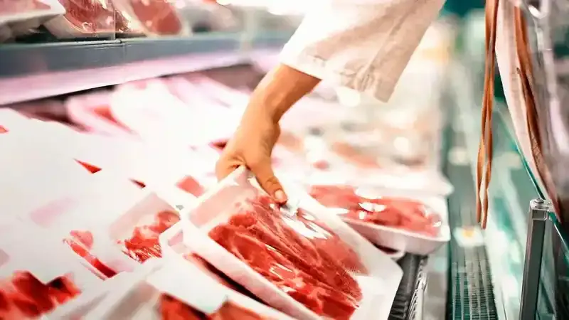 El consumo de carne cayó 12% en lo que va del año y los argentinos comen casi 5 kilos menos que en 2025