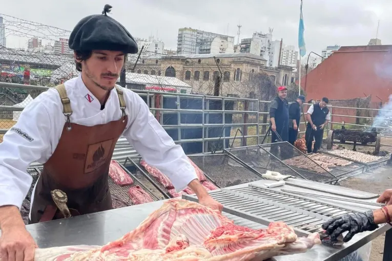 El festival de carnes «Brasa y Botella» acapara todas las miradas en Pueblo Belgrano