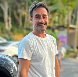 El funcionario denunciado por violencia de género sigue freezado