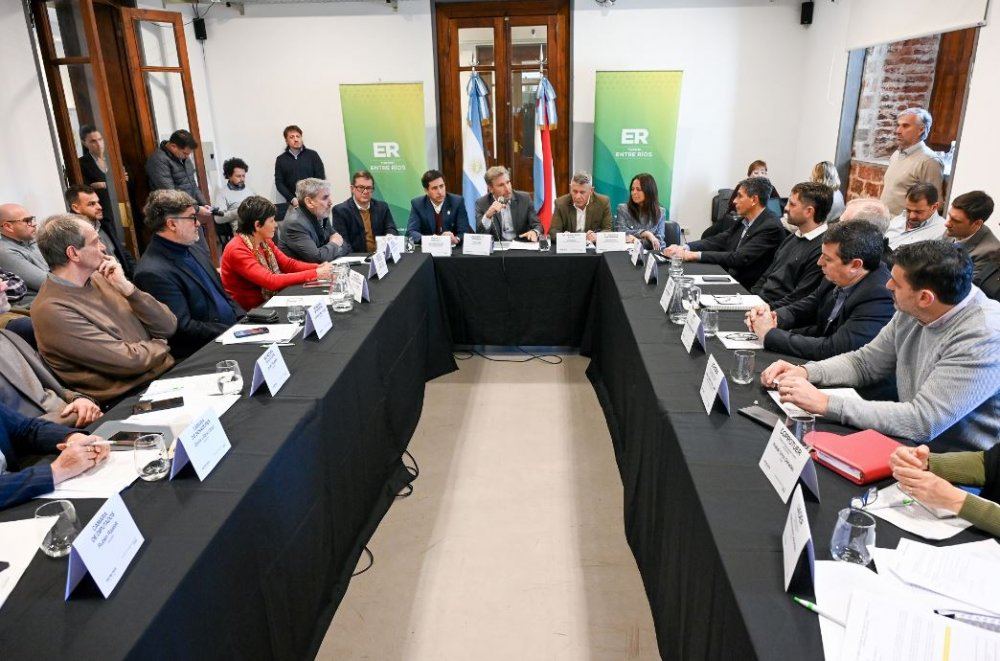El gobernador anunció medidas de alivio para el sector turístico