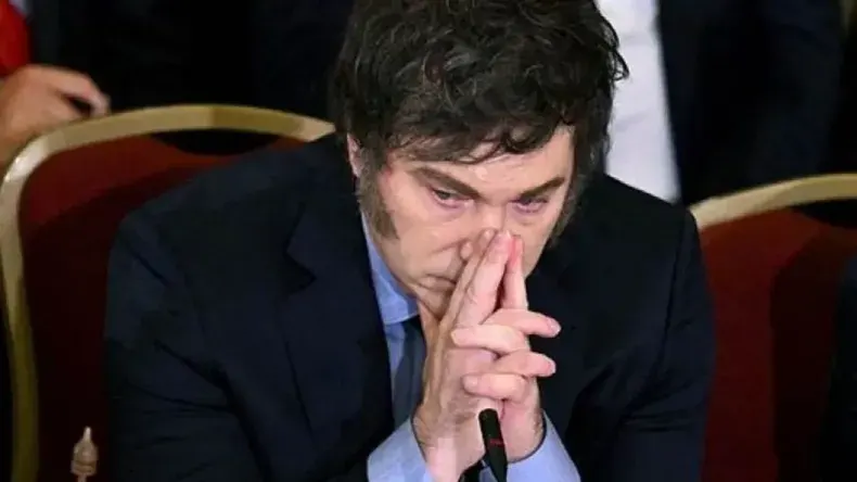 El Gobierno cae en las encuestas: el 52% de los argentinos se identifica como opositor a Javier Milei