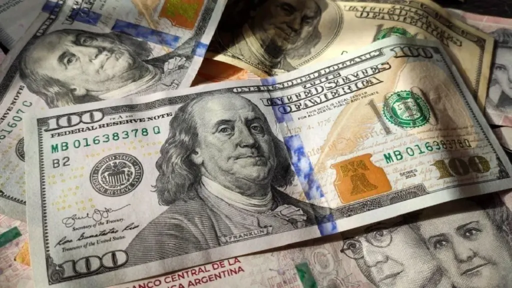 El Gobierno permitió que el dólar mayorista supere los $1.500 por primera vez