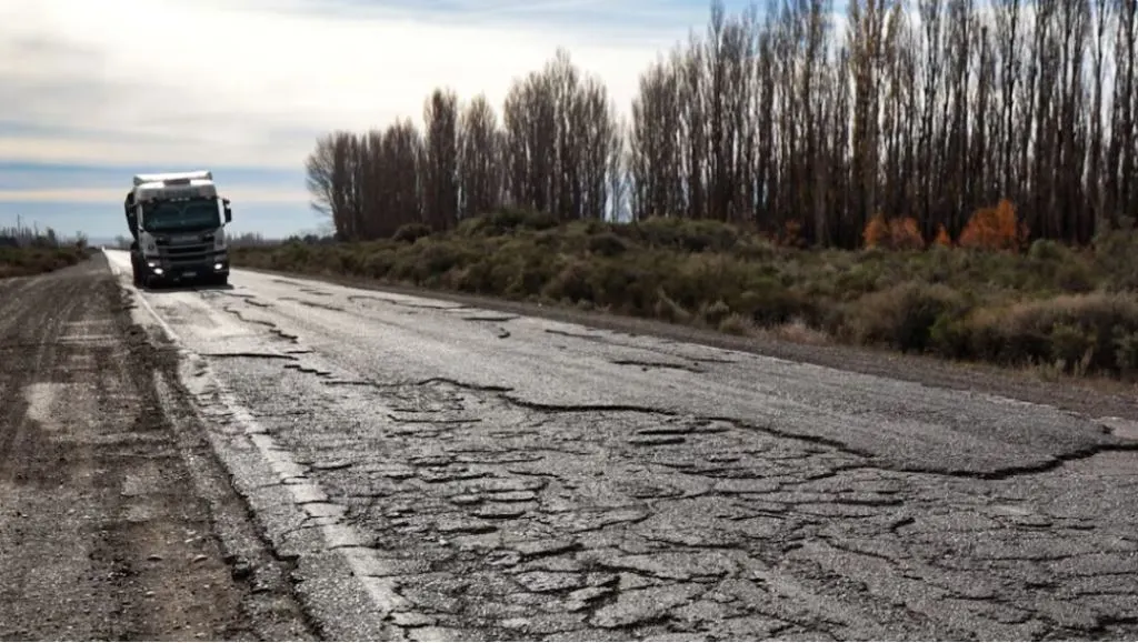 El presupuesto para las rutas nacionales tocó el nivel más bajo en treinta años y hay provincias con recortes de hasta 85%