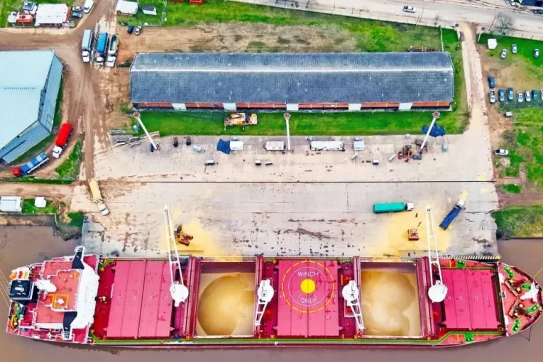 Empresa del Parque Industrial Gualeguaychú concretó nueva exportación de harina de soja genéticamente no modificada